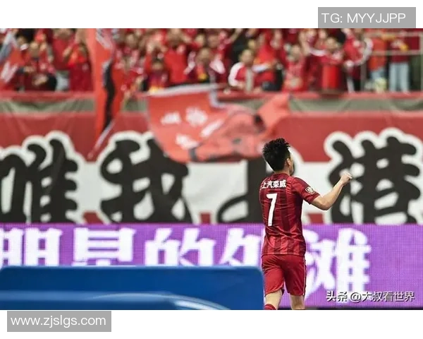 草根足球星逆袭之路展现平凡少年如何凭热爱逐梦绿茵舞台